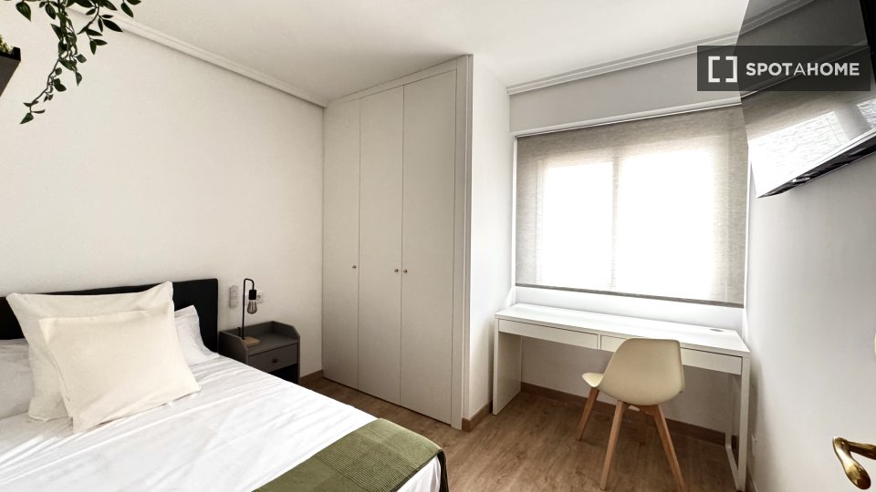 Double room Valencia, 5 beds, 135m² — photo 8