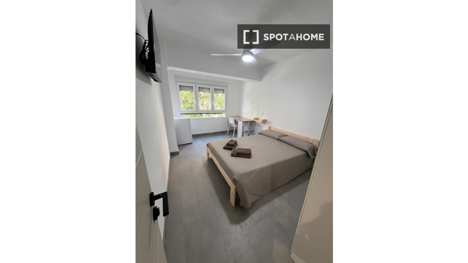 Double room Alicante, 5 beds — photo 12