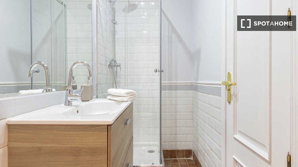 Double room Madrid, 41 beds — photo 63