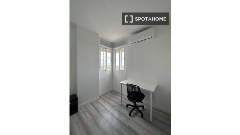 Double room Madrid, 5 beds — photo 5