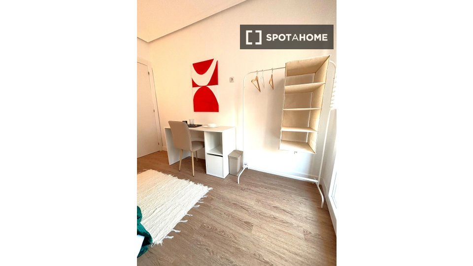 Double room Madrid, 7 beds, 160m² — photo 25