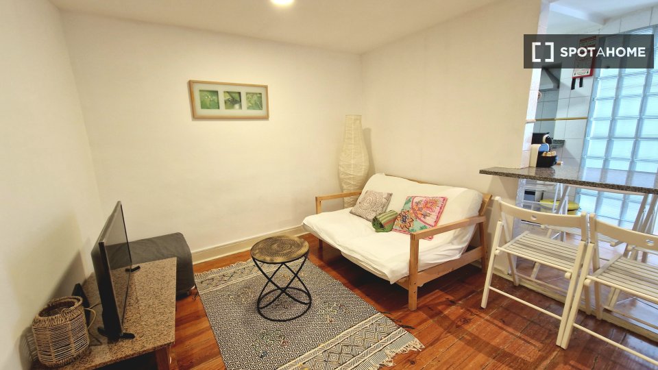 Apartment Lisbon, 2 beds, 50m² — photo 10