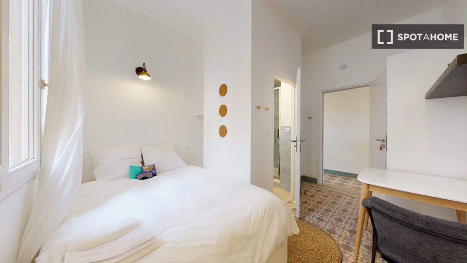 Double room Marseille, 18 beds — photo 9