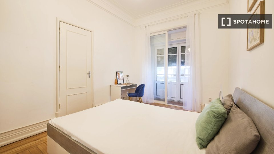 Double room Lisbon, 9 beds — photo 13