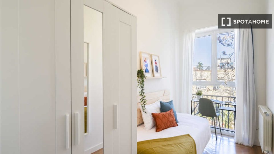Double room Madrid, 17 beds — photo 31