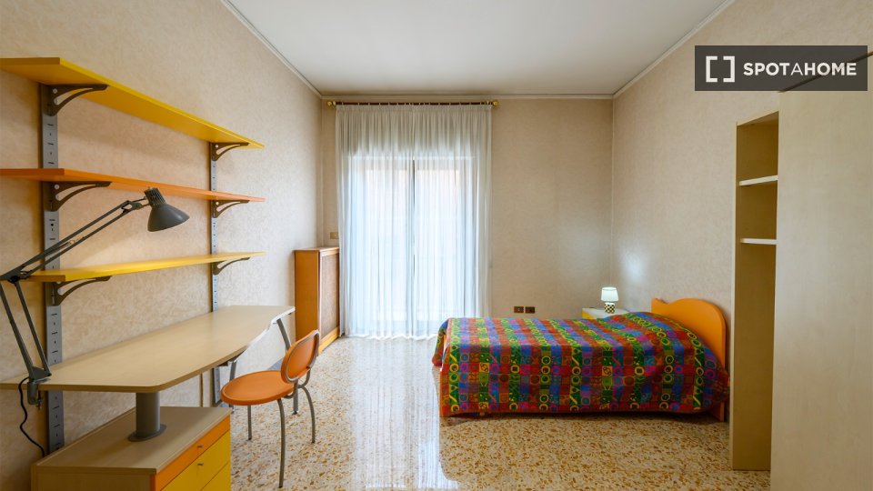Double room Rome, 3 beds, 80m² — photo 10