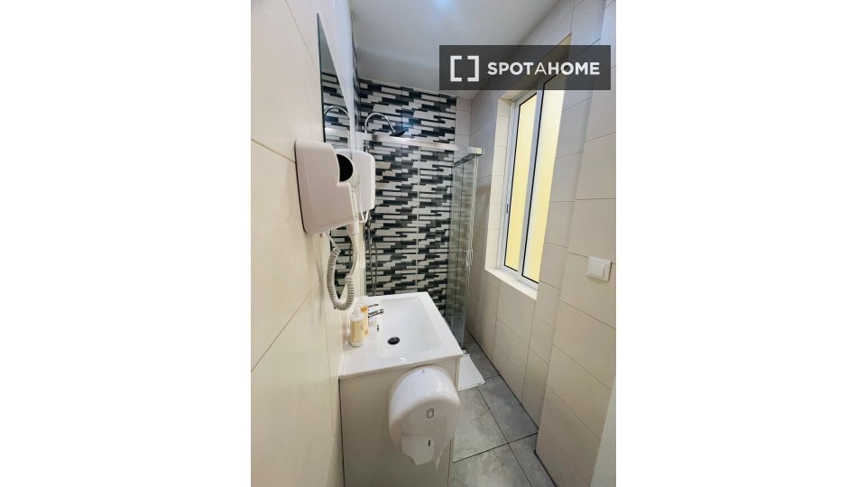Double room Lisbon, 6 beds — photo 10