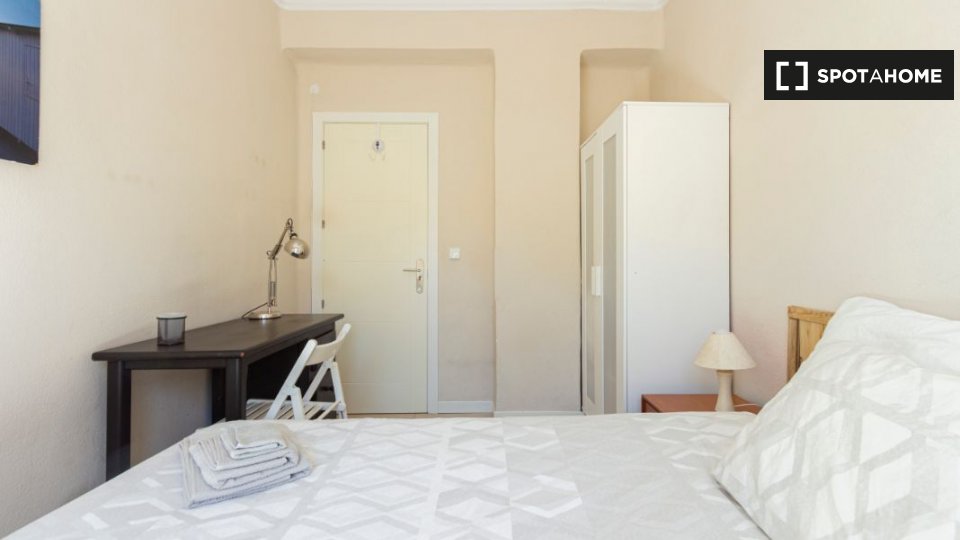 Double room Madrid, 5 beds, 88m² — photo 5