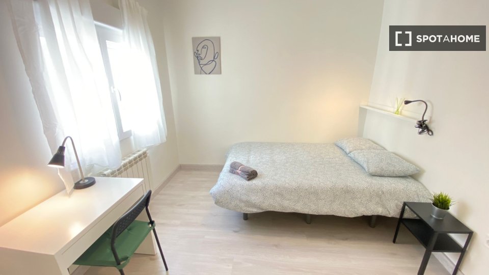 Double room Madrid, 4 beds — photo 3