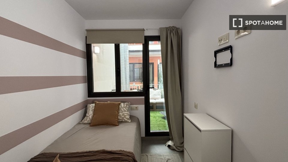 Double room Barcelona, 4 beds, 90m² — photo 5