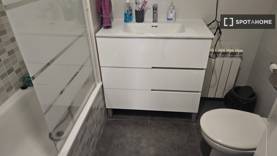 Double room Barcelona, 1 bed, 100m² — photo 14