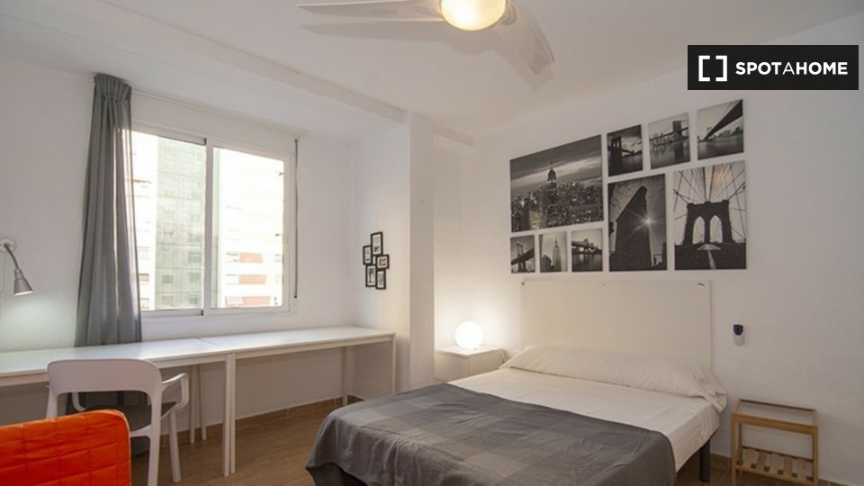 Double room Valencia, 3 beds, 90m² — photo 18