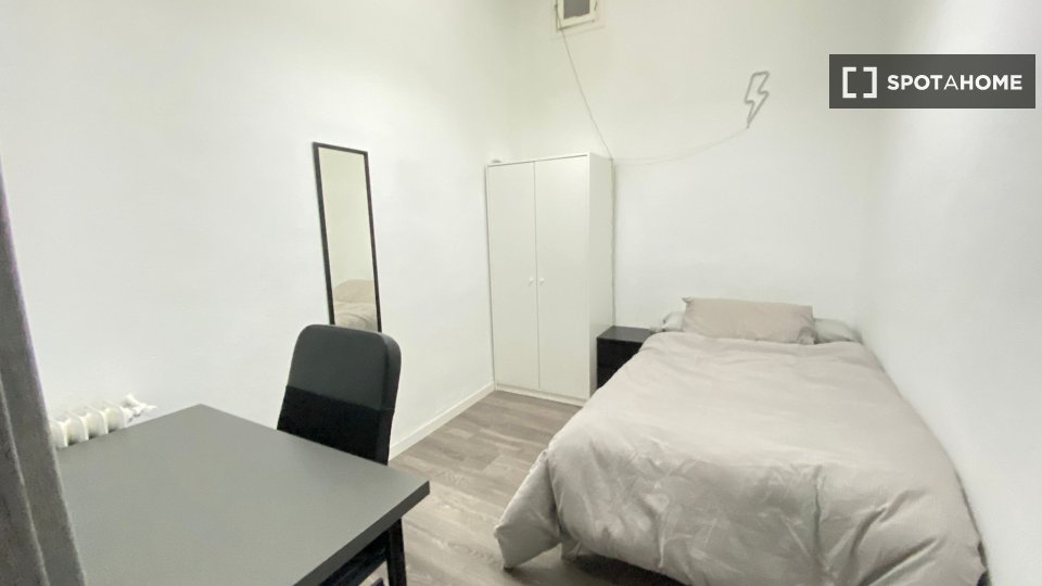 Double room Madrid, 10 beds — photo 15