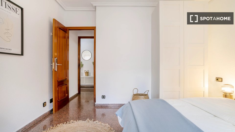 Double room Alicante, 3 beds — photo 17