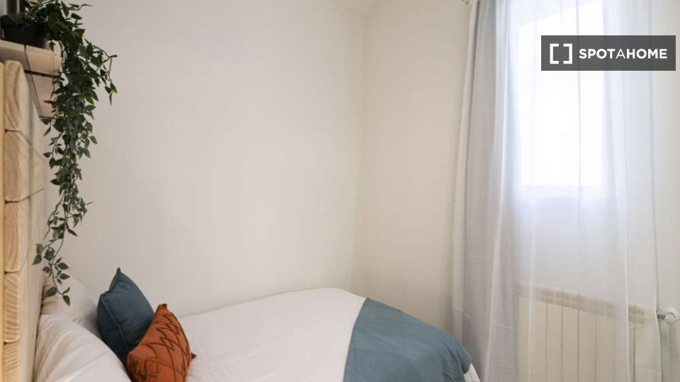 Double room Madrid, 17 beds — photo 3