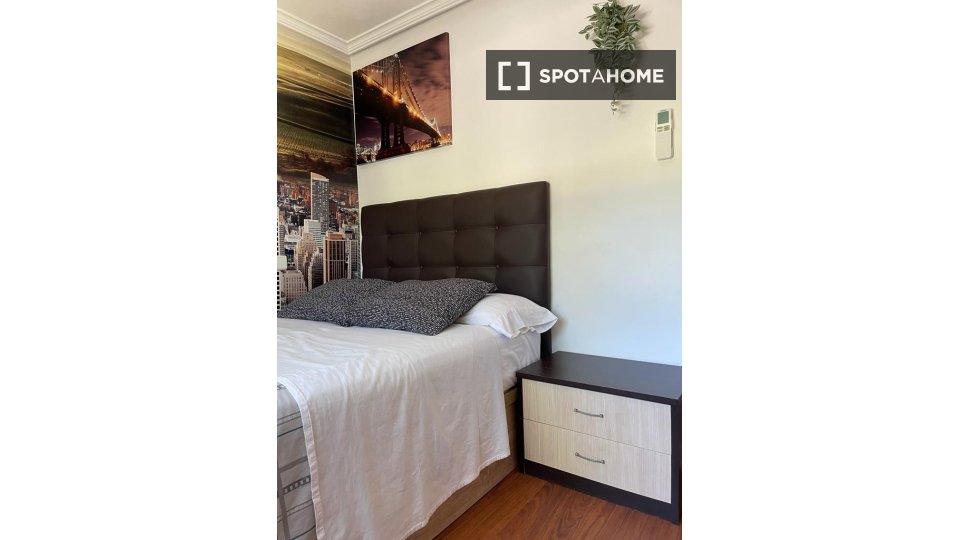 Double room Madrid, 3 beds — photo 8