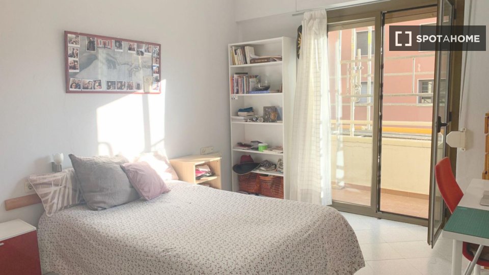 Double room Barcelona, 3 beds, 120m² — photo 4