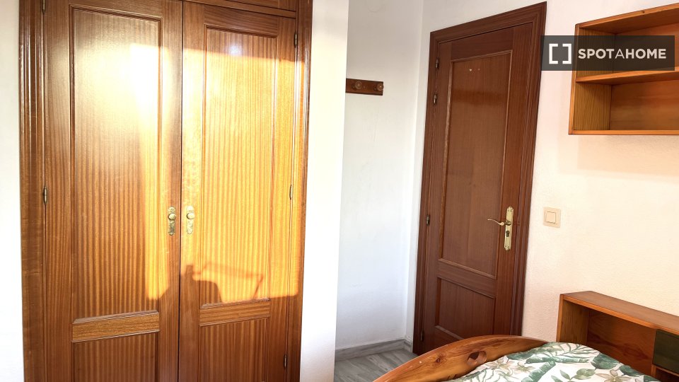Double room Granada, 3 beds, 110m² — photo 40