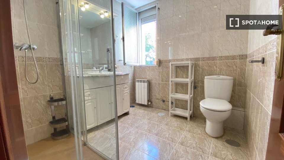 Double room Madrid, 5 beds — photo 26