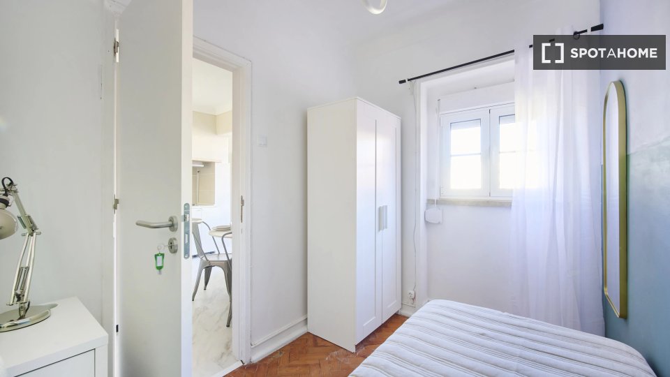 Double room Lisbon, 6 beds — photo 4