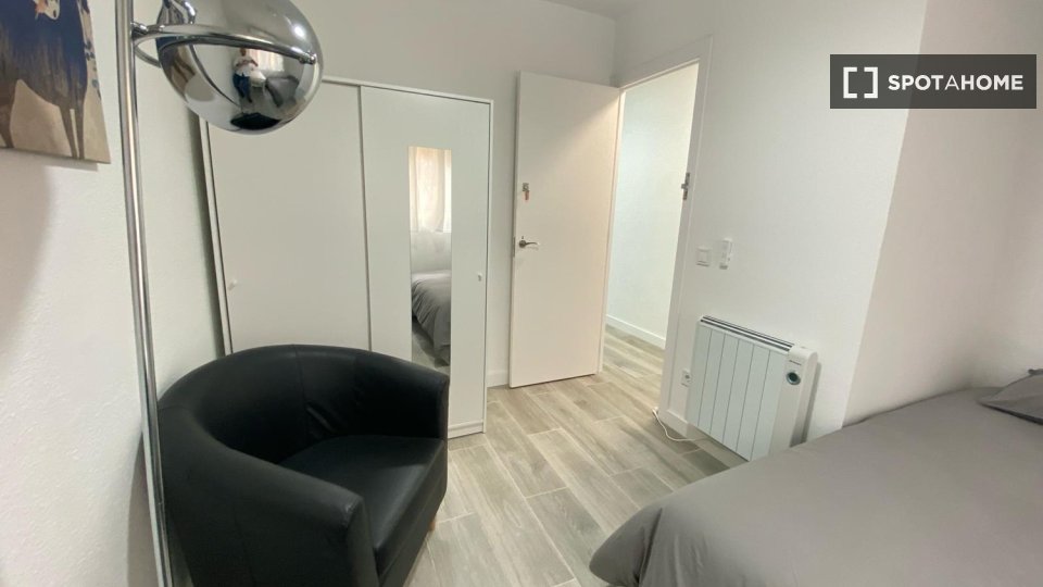 Habitación en piso compartido de 4 habitaciones en alquiler en Los Ángeles