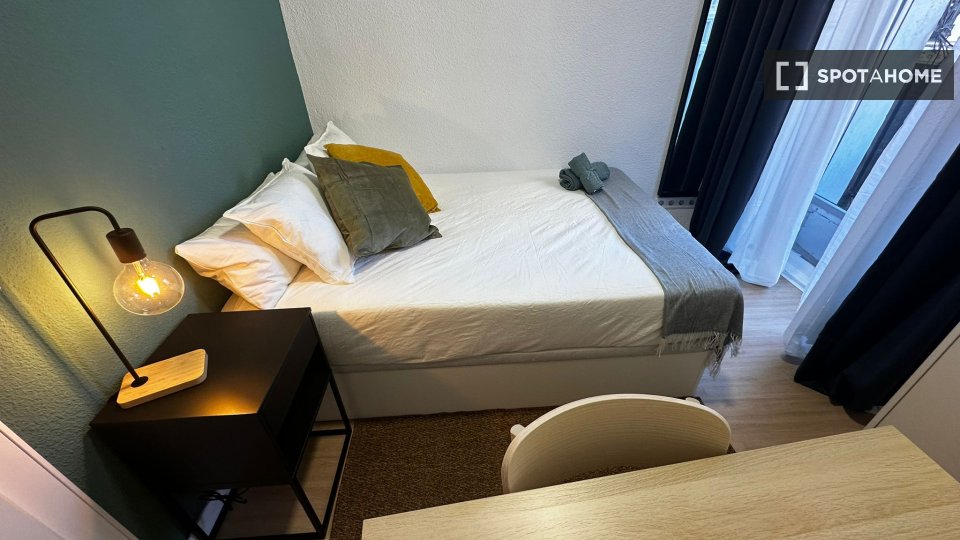 Double room Madrid, 7 beds, 160m² — photo 4