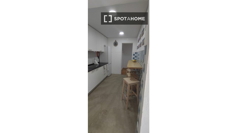 Double room Lisbon, 4 beds, 70m² — photo 16