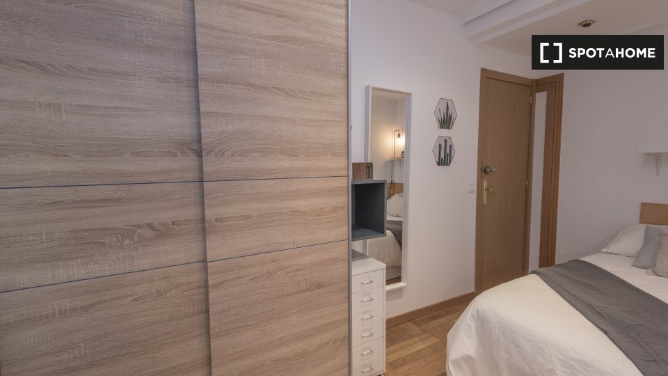 Double room Madrid, 6 beds, 150m² — photo 5