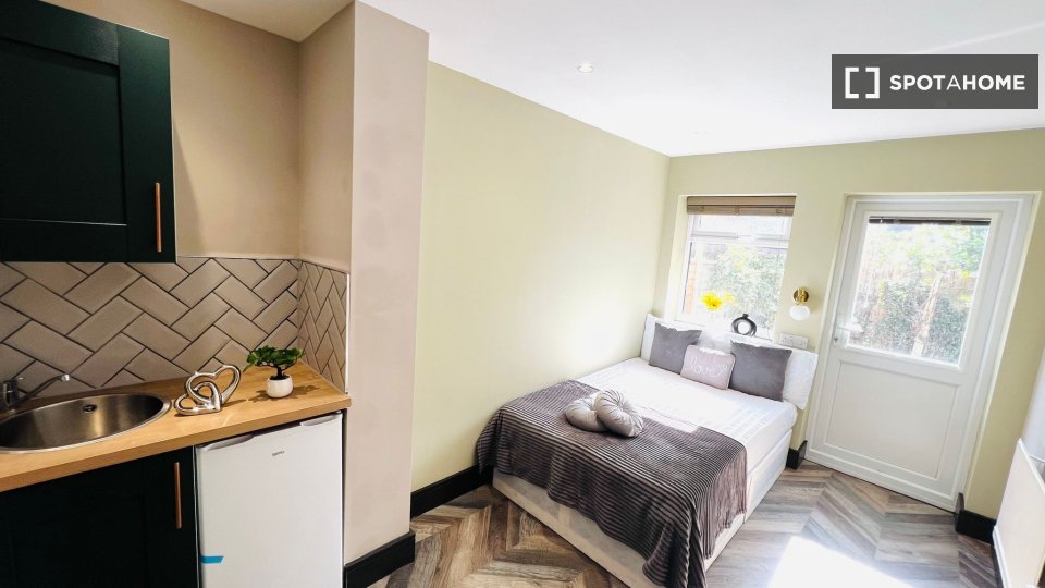 Studio apartment for rent in Streatham, London (ref 1002781) Spotahome