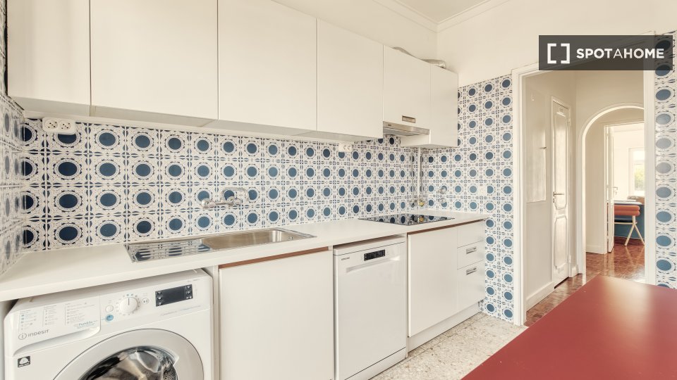 Double room Lisbon, 5 beds — photo 22