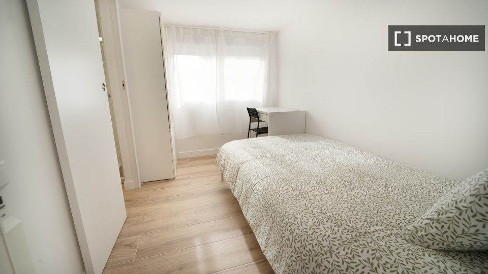 Double room Madrid, 5 beds — photo 5