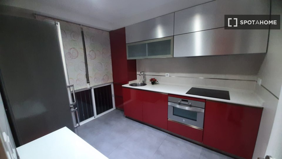 Double room Madrid, 2 beds — photo 8