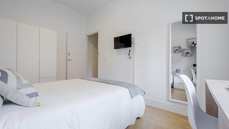 Double room Madrid, 8 beds, 200m² — photo 3