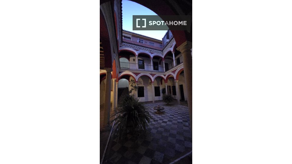 Estudio en alquiler en Santa Cruz, Sevilla