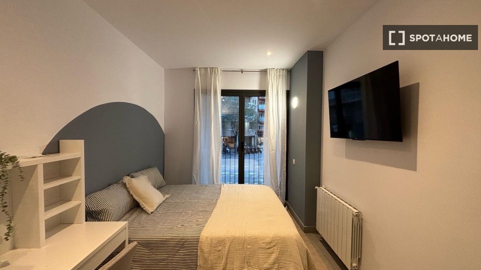 Double room Barcelona, 4 beds, 90m² — photo 3