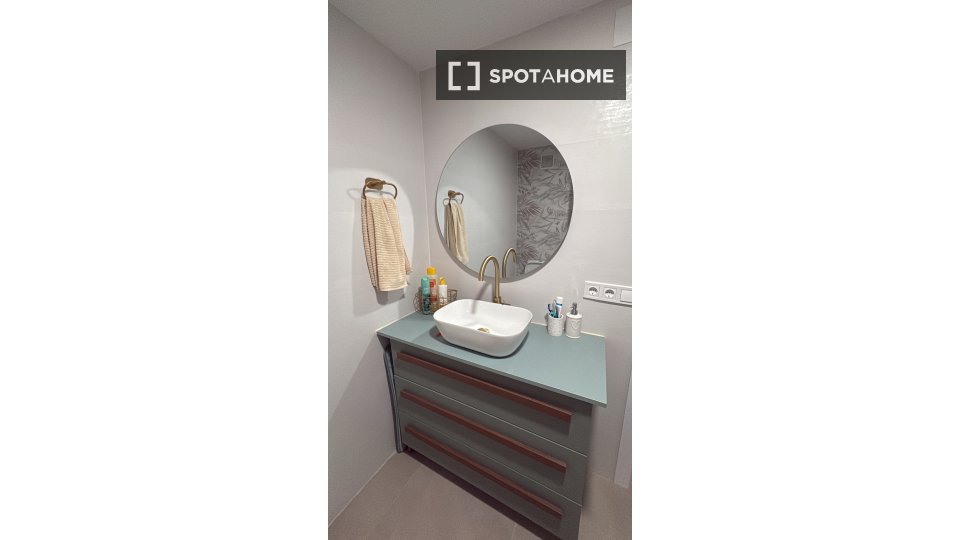 Double room Alicante, 2 beds, 75m² — photo 9