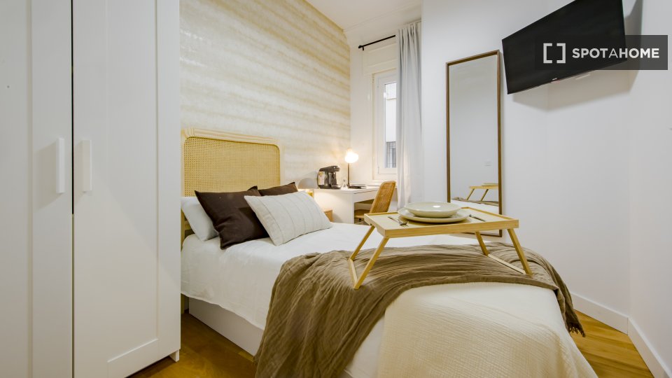 Double room Madrid, 13 beds, 266m² — photo 12