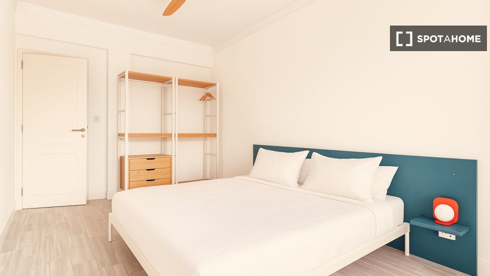 Double room Lisbon, 5 beds — photo 26