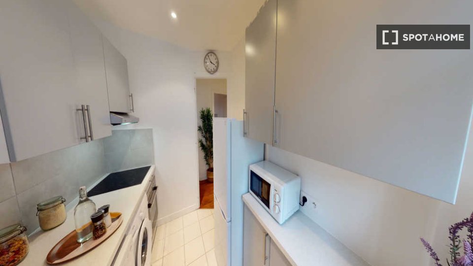 Double room Paris, 3 beds, 60m² — photo 6