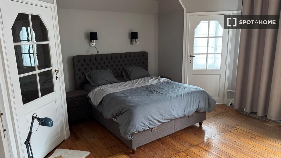 Double room Brussels, 7 beds — photo 11