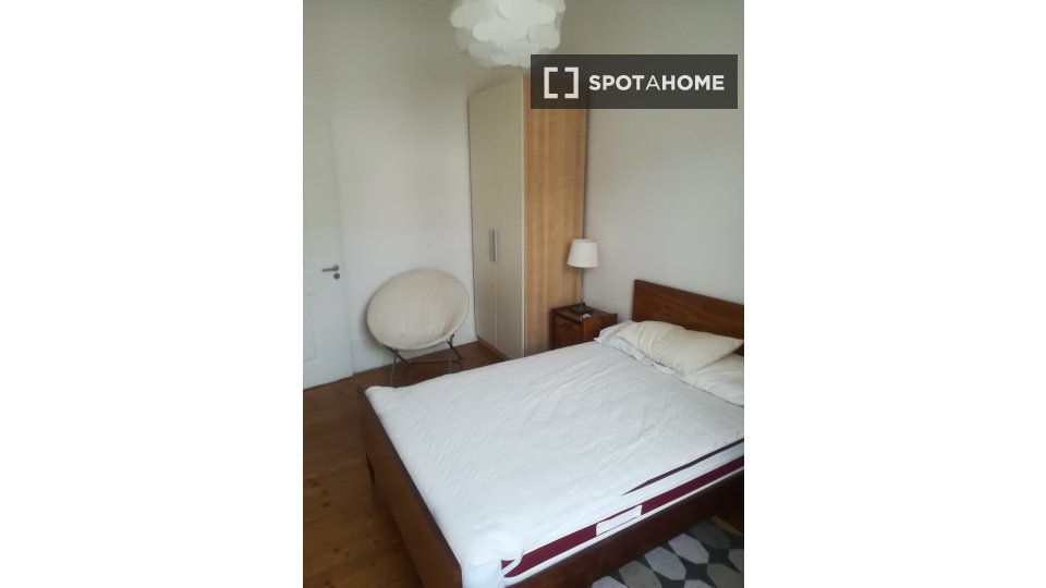 Double room Lisbon, 3 beds — photo 7