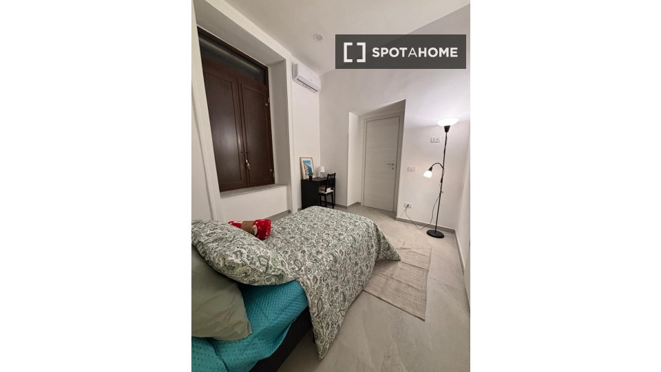 Double room Naples, 4 beds — photo 10