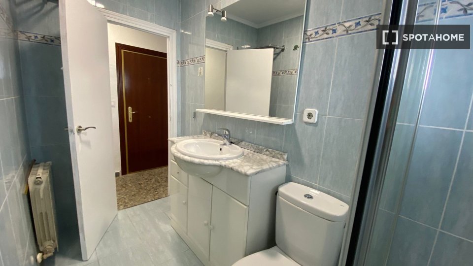 Double room Madrid, 5 beds — photo 4