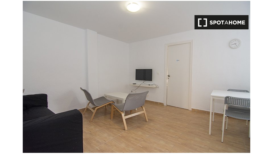 Double room Valencia, 3 beds, 90m² — photo 5
