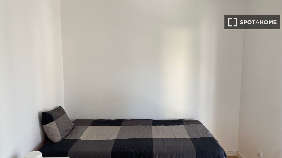 Double room Lisbon, 8 beds — photo 32