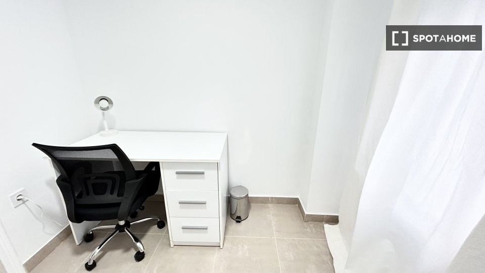 Double room Valencia, 2 beds — photo 12