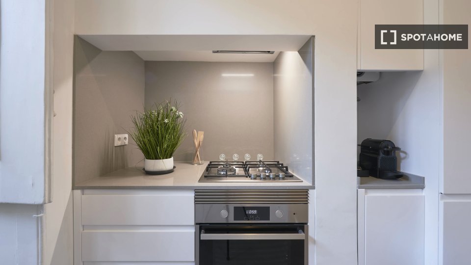 Apartment Lisbon, 3 beds — photo 17