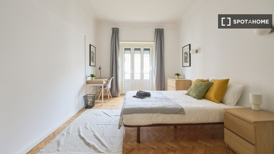 Double room Lisbon, 5 beds — photo 11