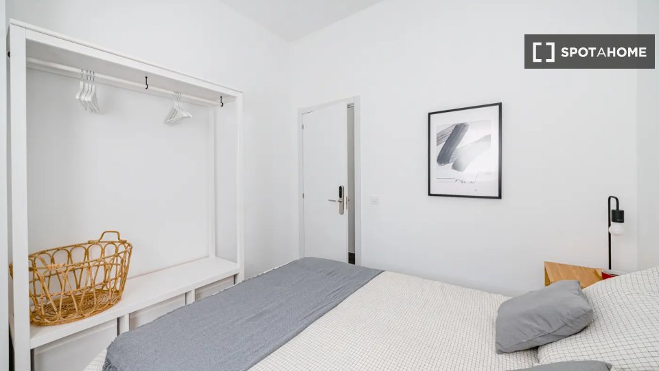 Double room Madrid, 5 beds — photo 15