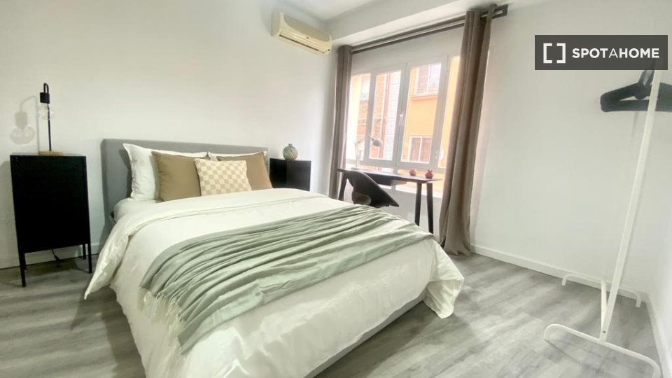 Double room Madrid, 5 beds — photo 2